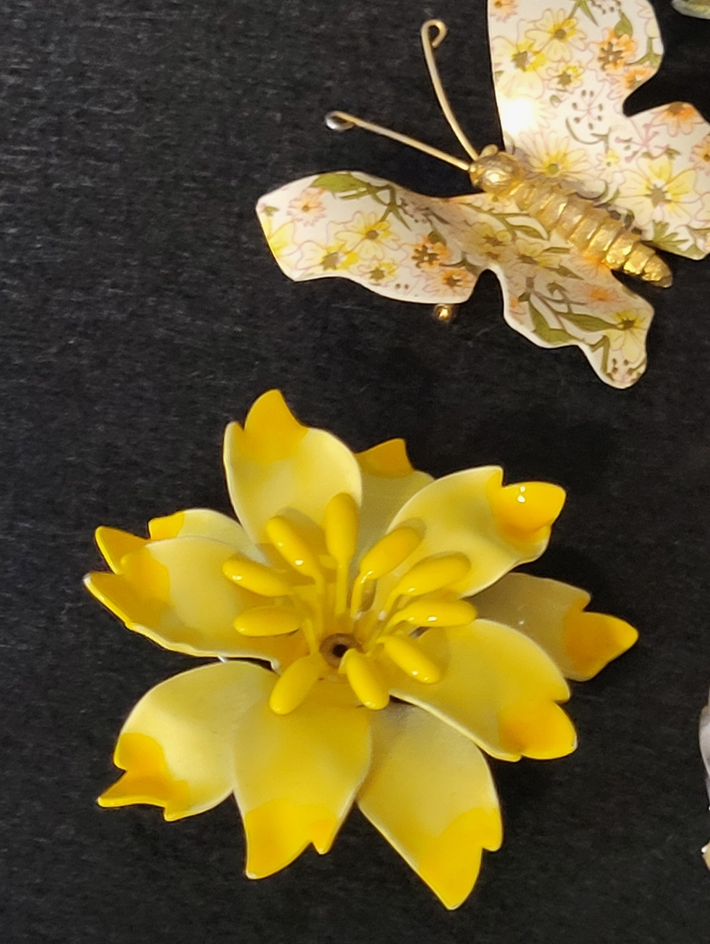 Vintage Brooch Assortment - Picture 6 of 8